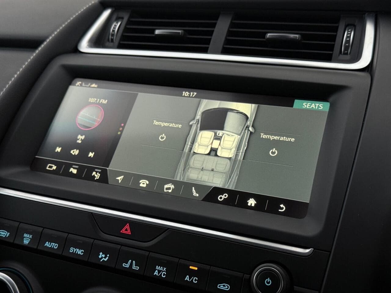 Jaguar E-PACE thumbnail Infotainment System