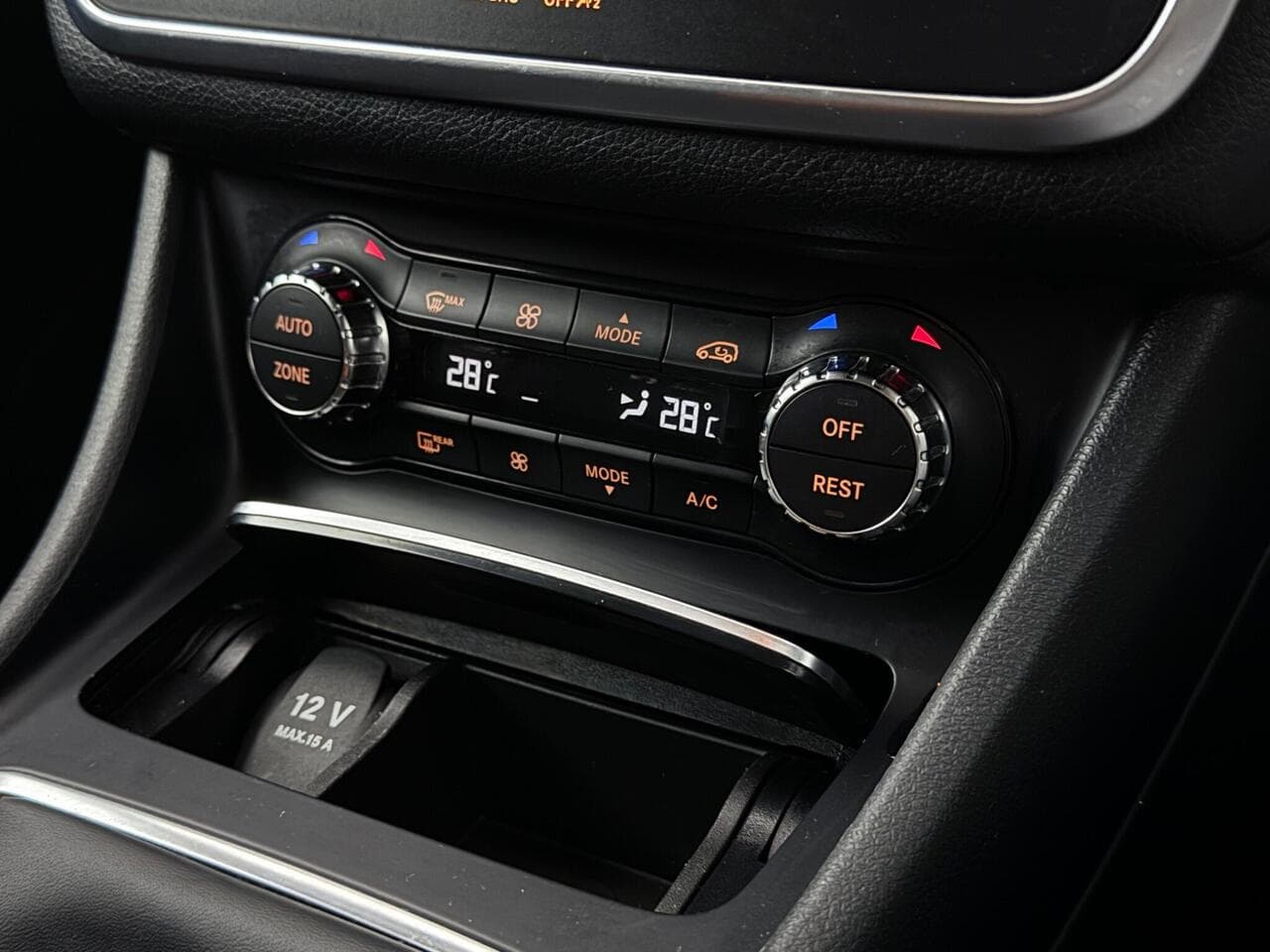 Mercedes-Benz GLA thumbnail Misc Controls