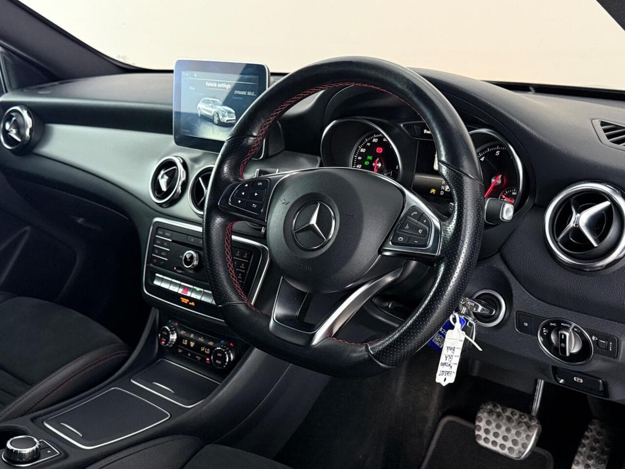 Mercedes-Benz GLA thumbnail Interior Front