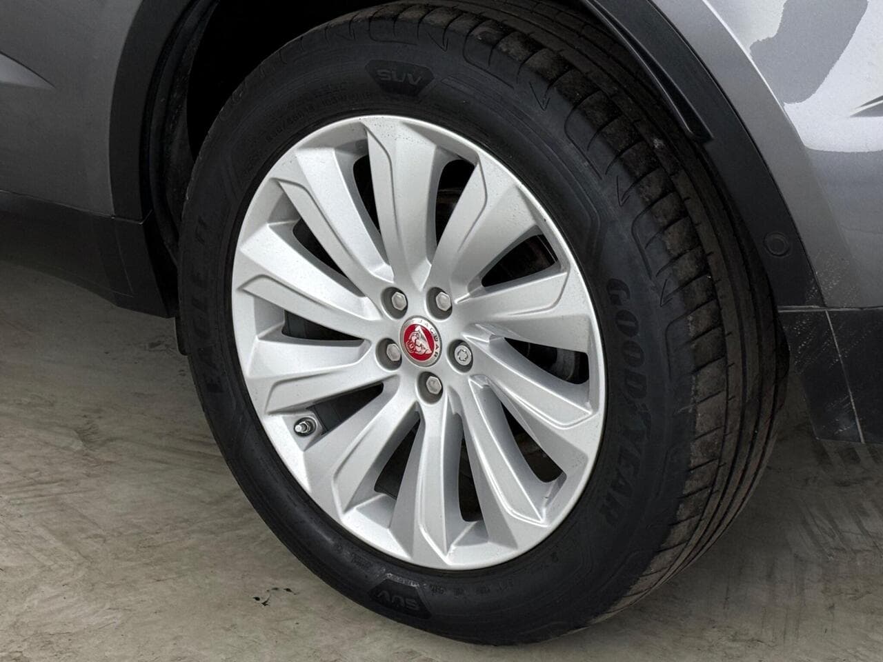 Jaguar E-PACE thumbnail Wheel