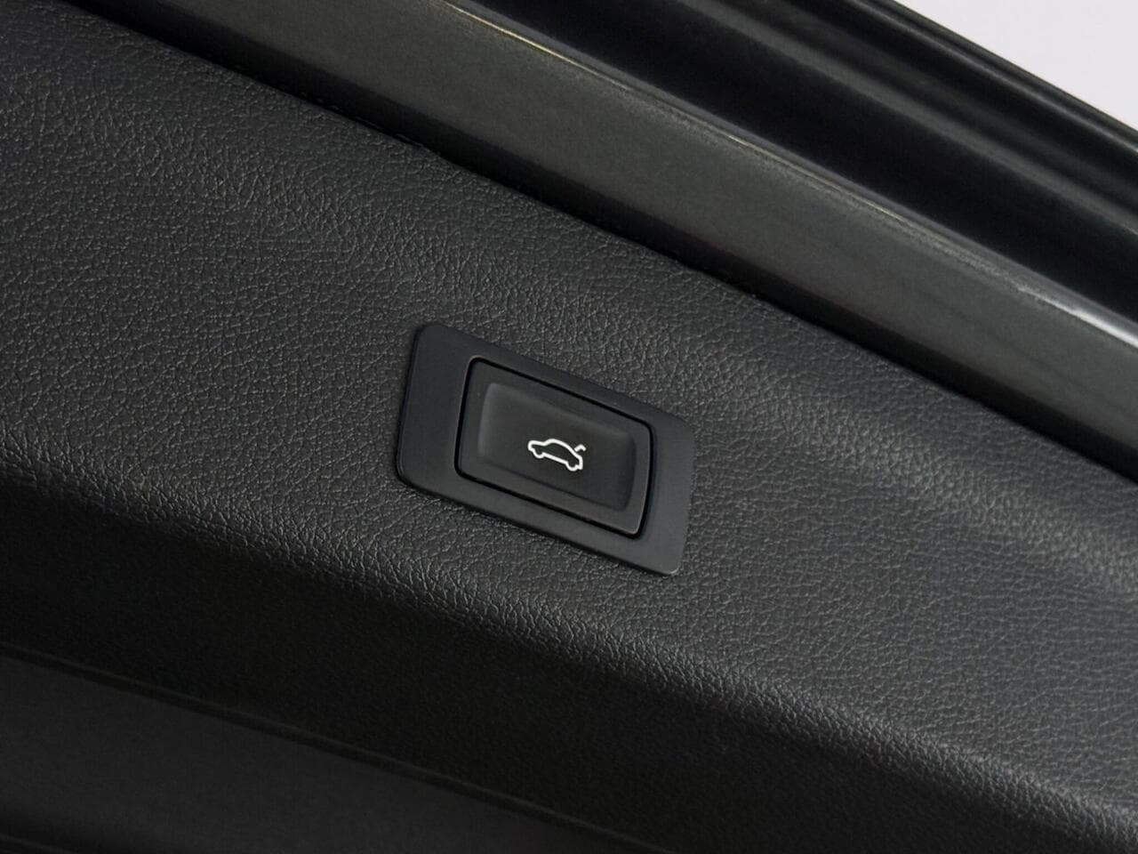 Audi Q3 thumbnail Misc Controls
