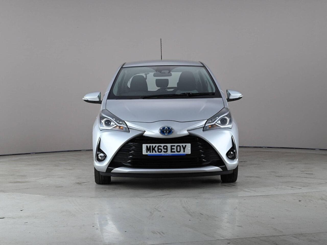 Toyota Yaris thumbnail Front