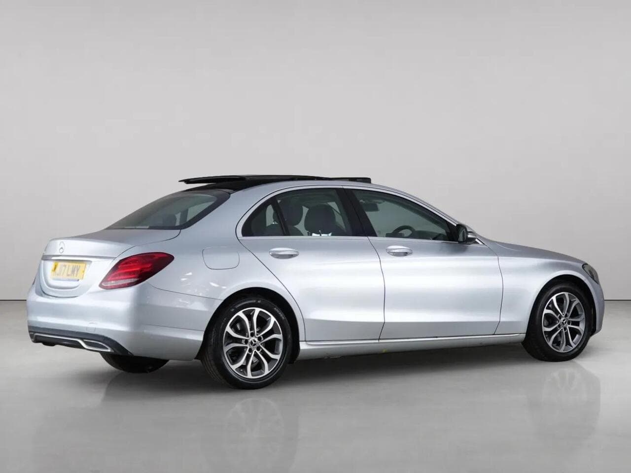 Mercedes-Benz C Class thumbnail Rear Right