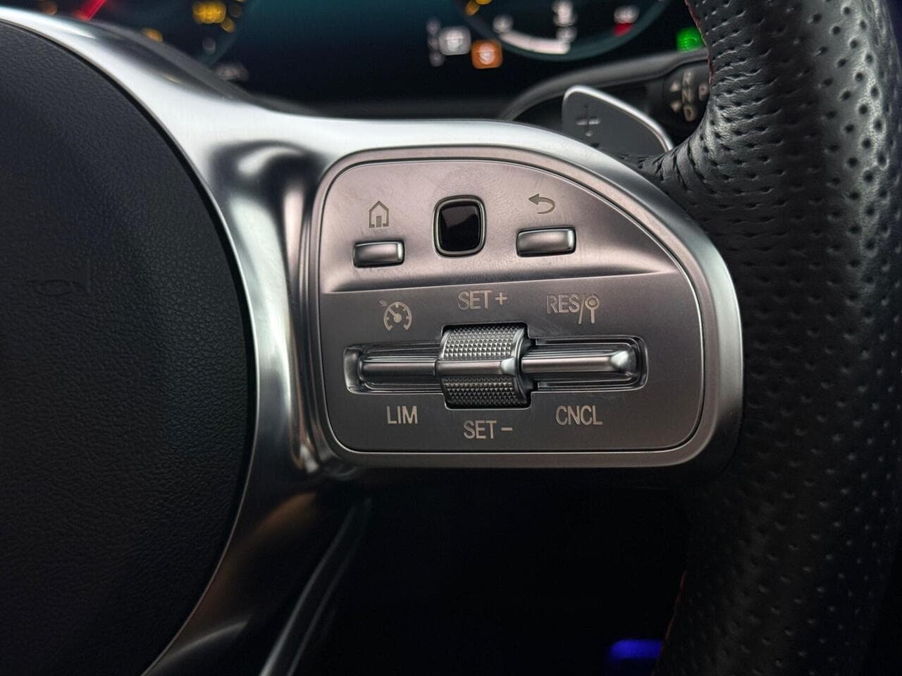 Mercedes-Benz A Class thumbnail Misc Controls