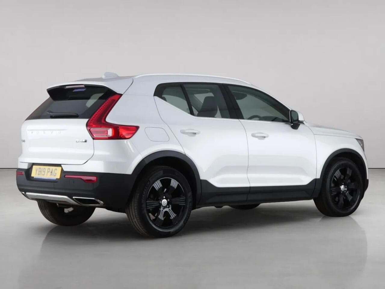 Volvo XC40 thumbnail Rear Right