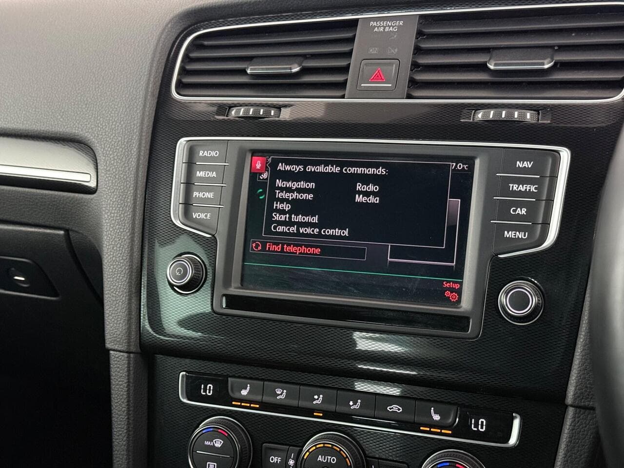 Volkswagen Golf thumbnail Infotainment System