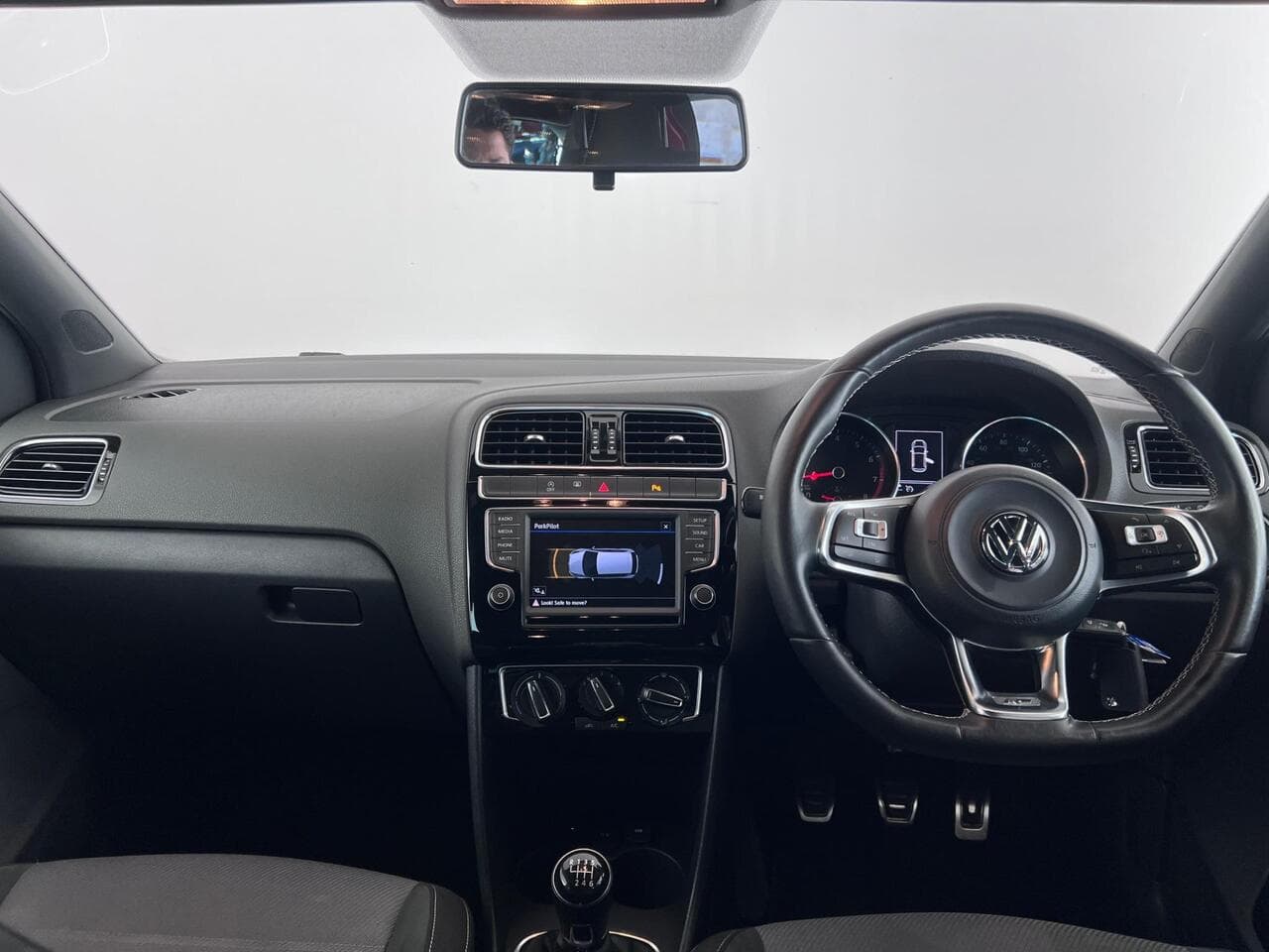 Volkswagen Polo thumbnail Interior Front
