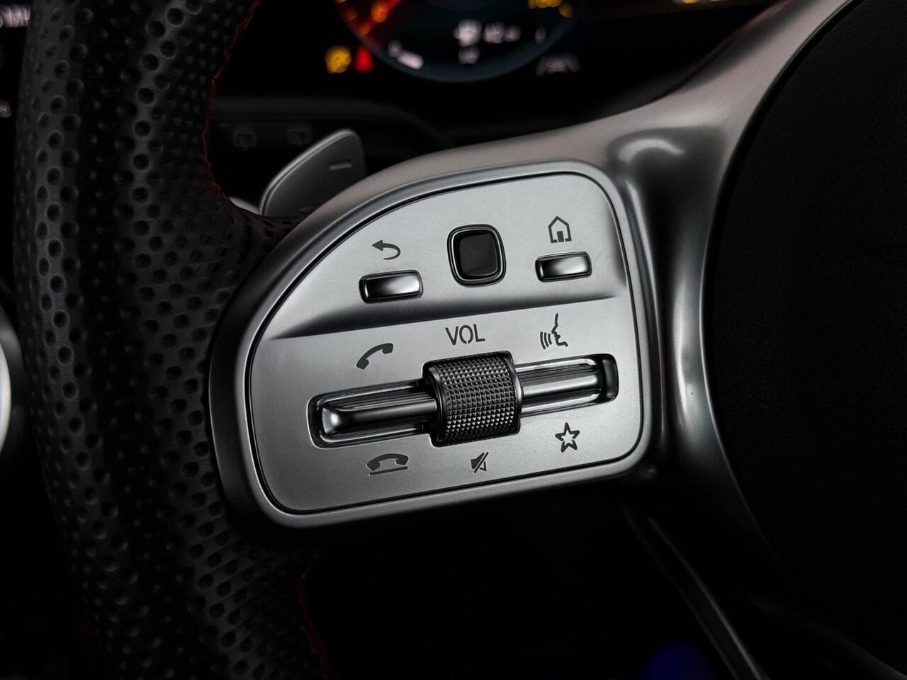 Mercedes-Benz GLB thumbnail Misc Controls