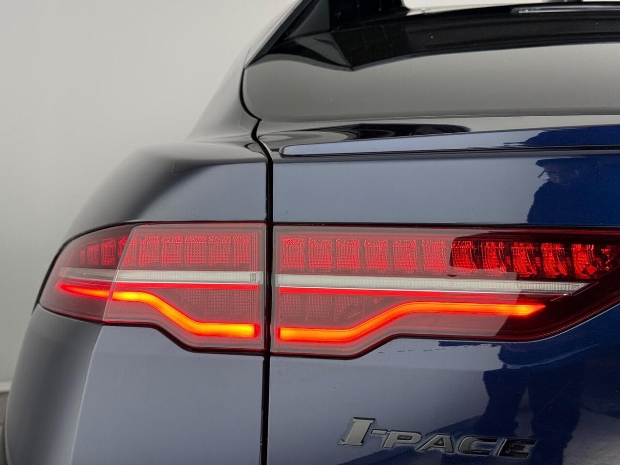 Jaguar I-PACE thumbnail Lights Rear