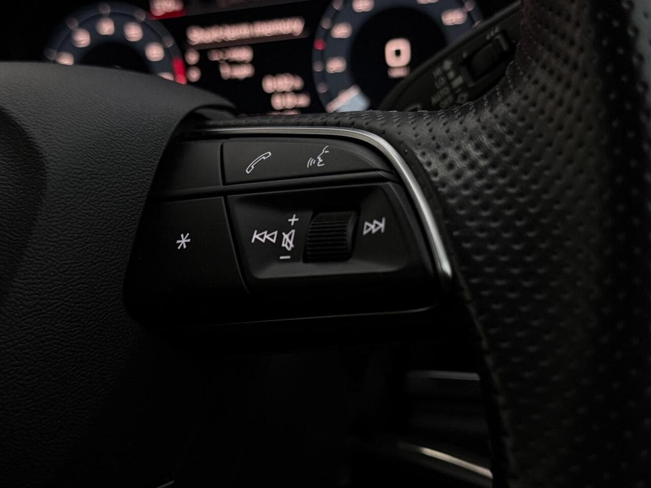 Audi Q3 thumbnail Misc Controls