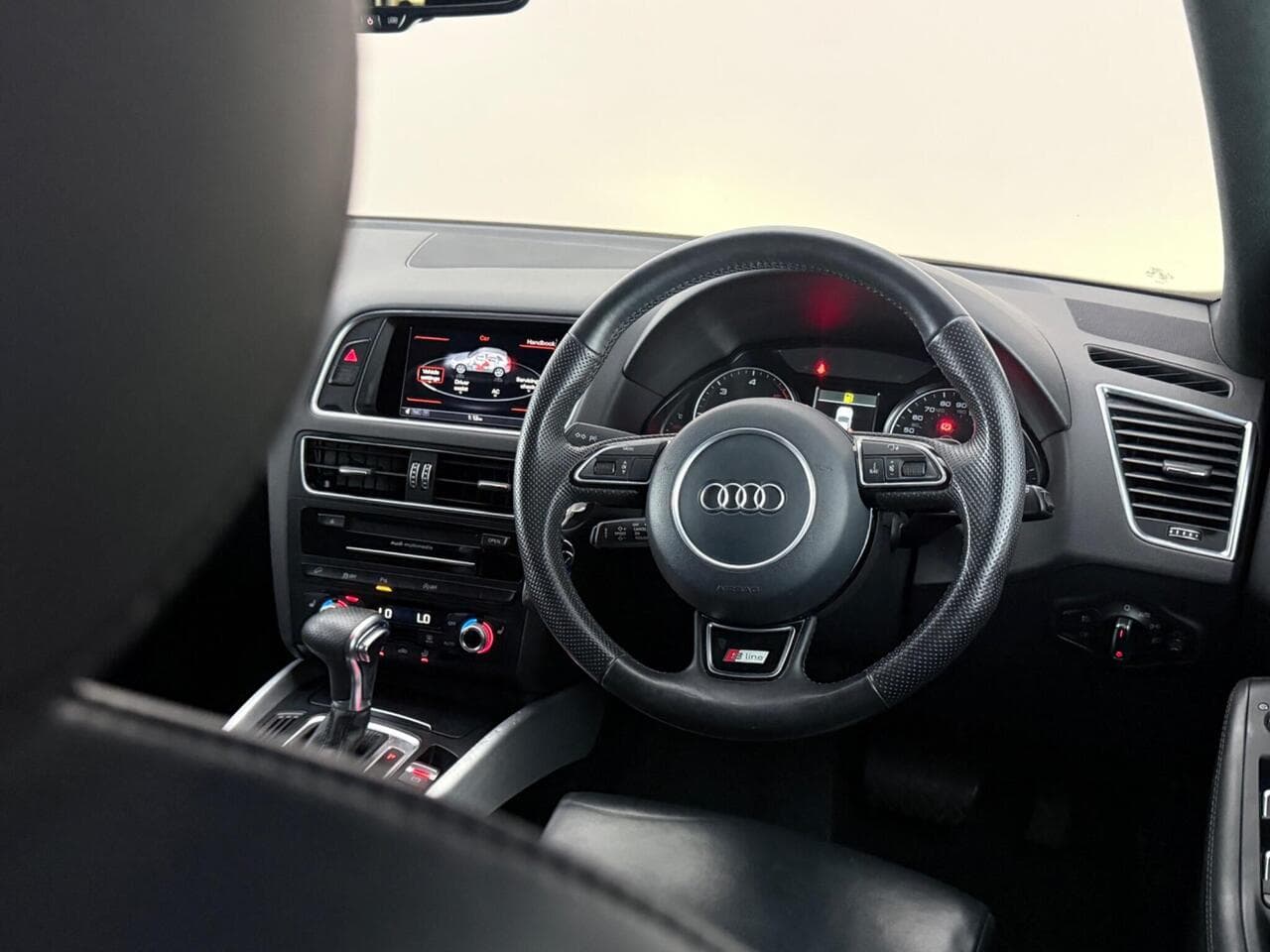 Audi Q5 thumbnail Interior Front