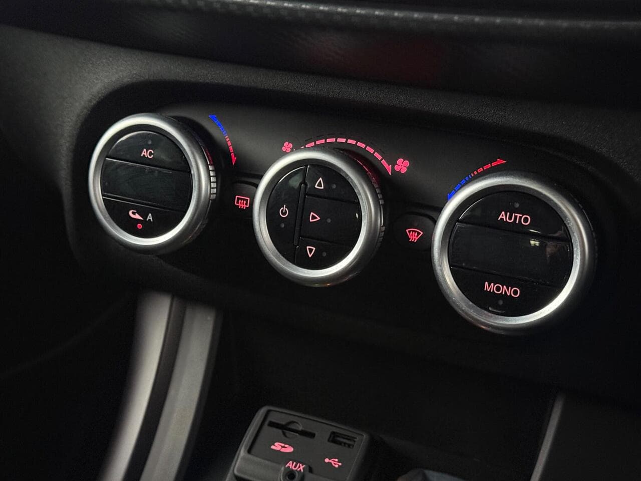 Alfa Romeo Giulietta thumbnail Misc Controls