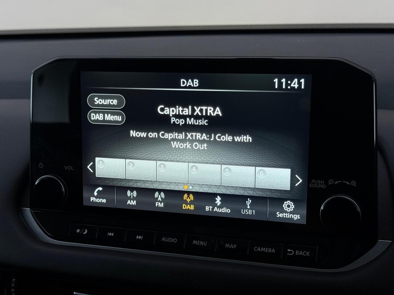 Nissan Qashqai thumbnail Infotainment System