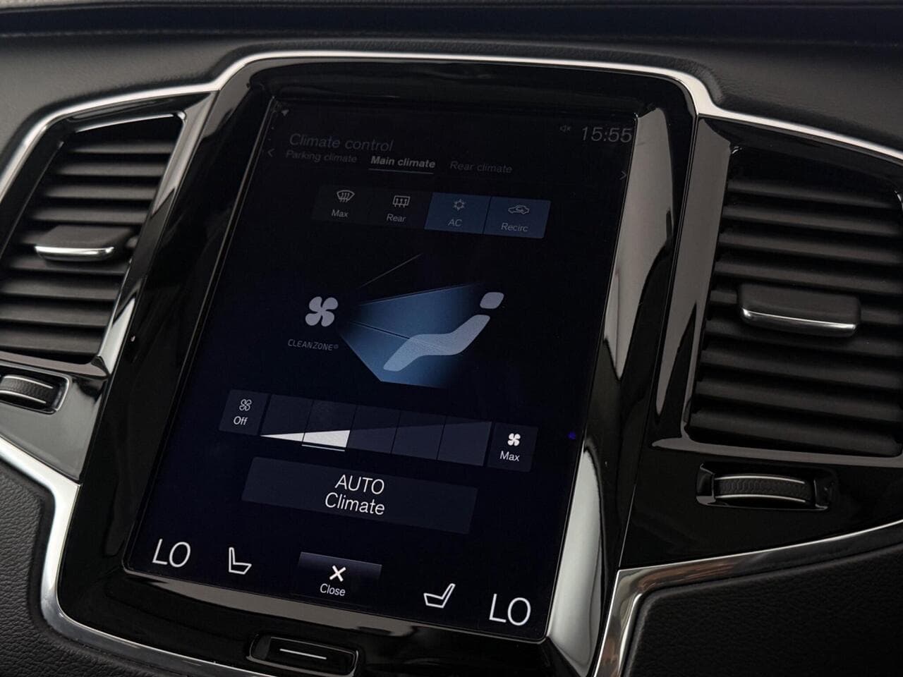 Volvo XC90 thumbnail Infotainment System