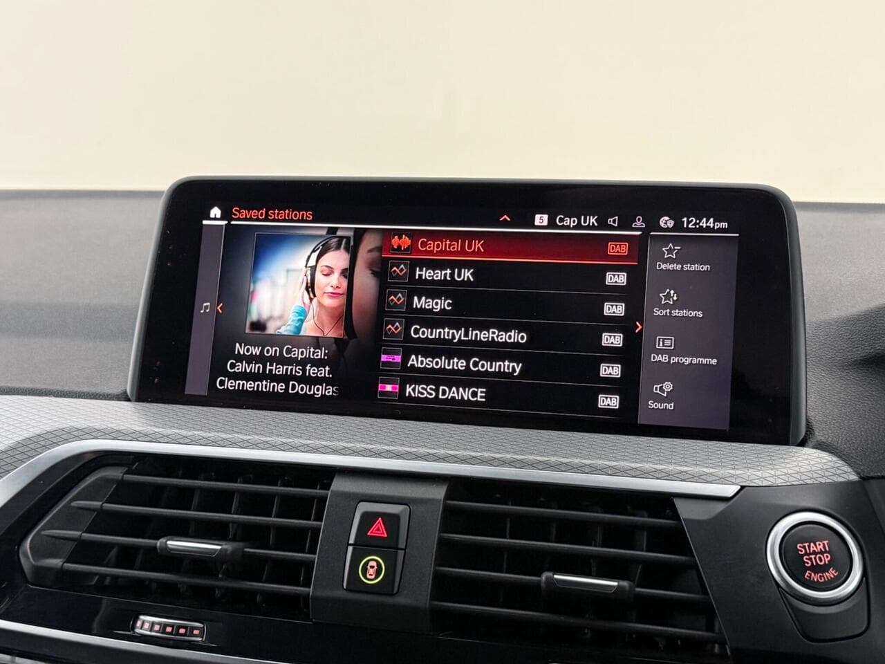 BMW X4 thumbnail Infotainment System