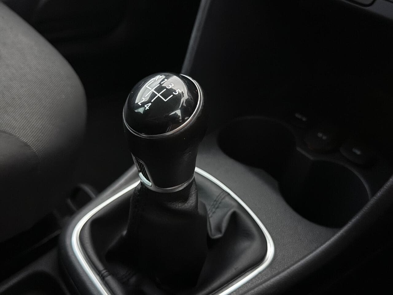 Volkswagen Polo thumbnail Interior Front