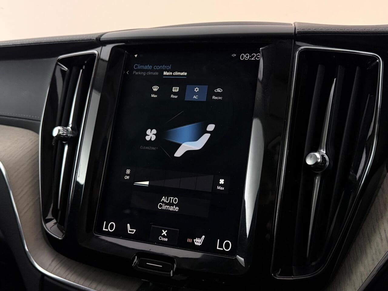 Volvo XC60 thumbnail Infotainment System