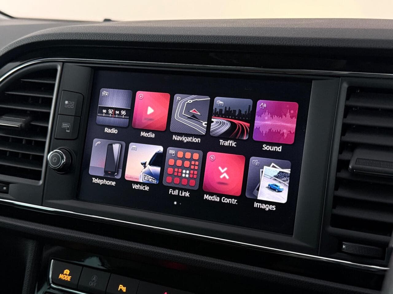 SEAT Leon thumbnail Infotainment System
