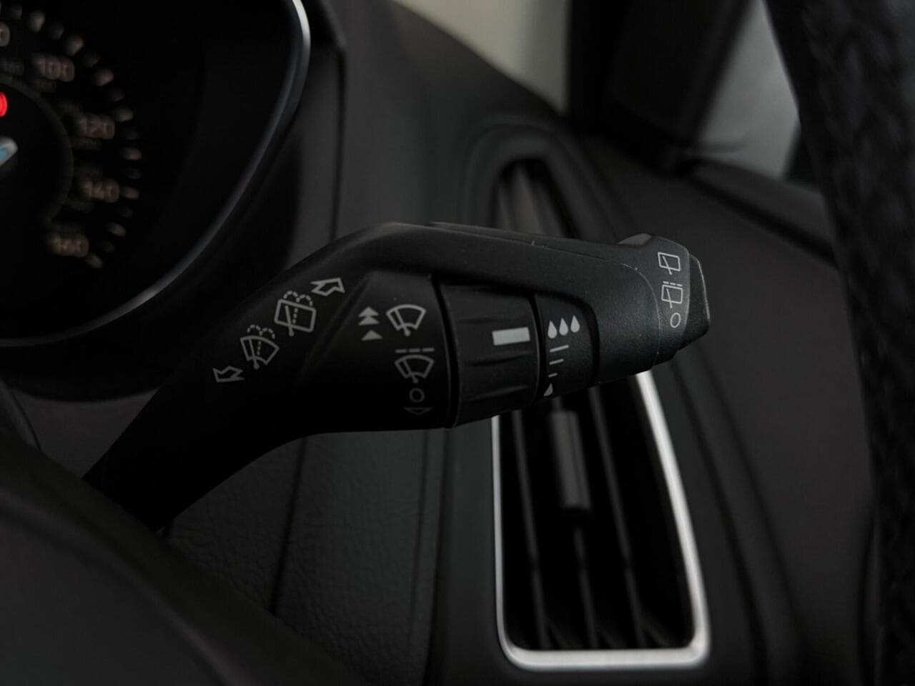 Ford Focus thumbnail Misc Controls