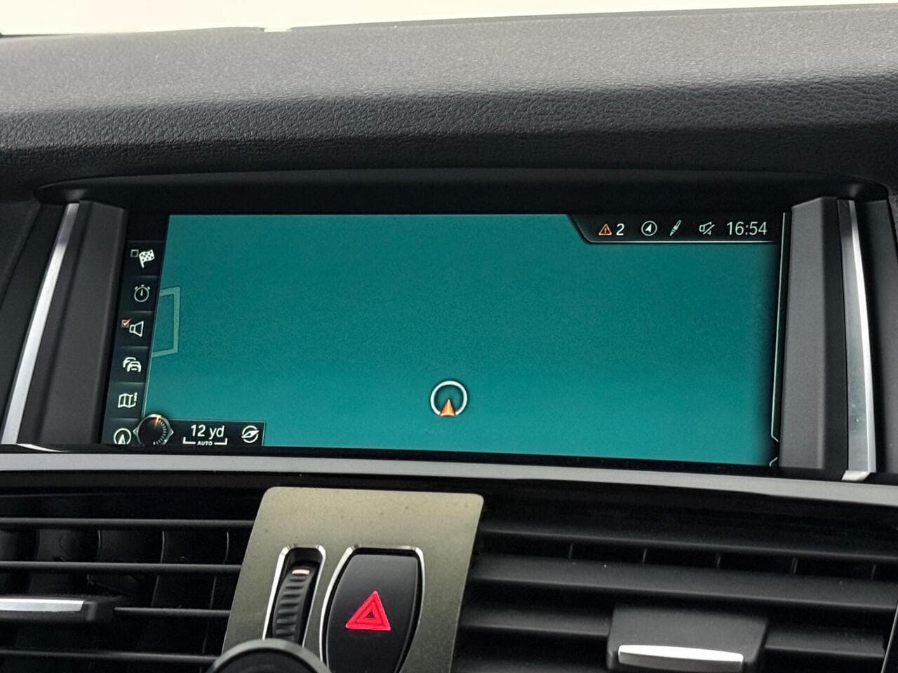 BMW X4 thumbnail Infotainment System