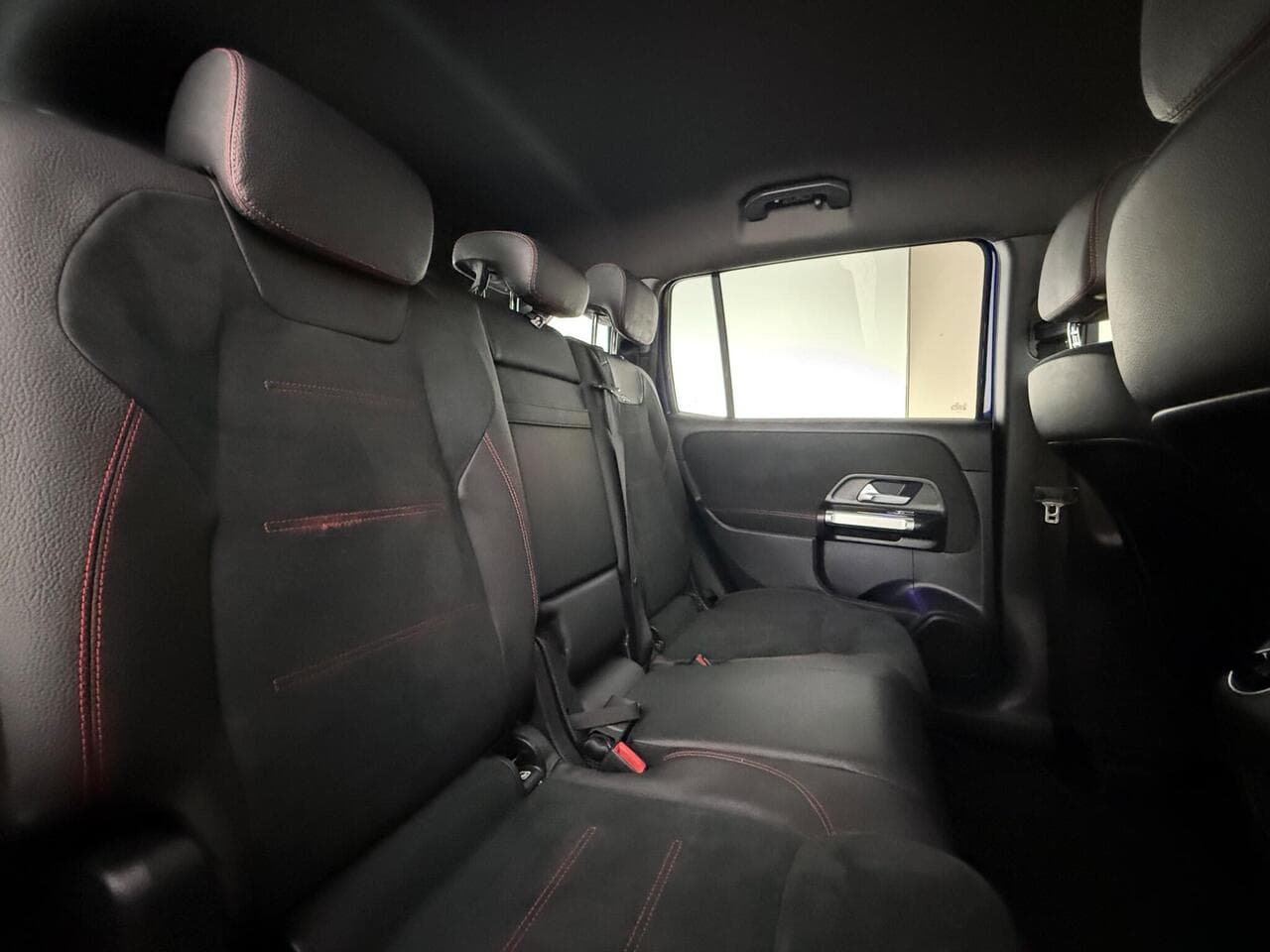 Mercedes-Benz GLB thumbnail Seats Rear