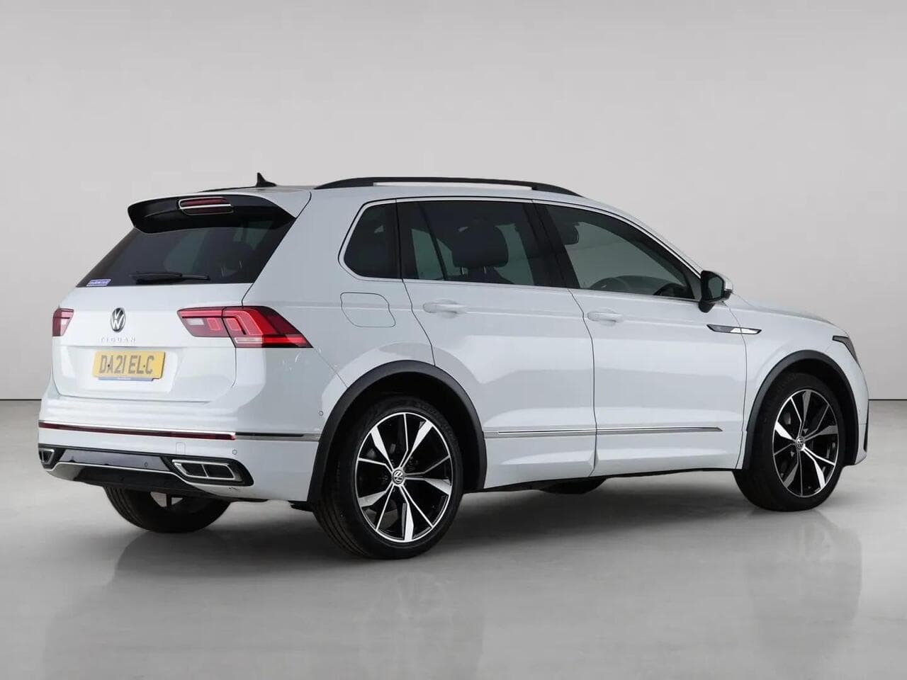 Volkswagen Tiguan thumbnail Rear Right