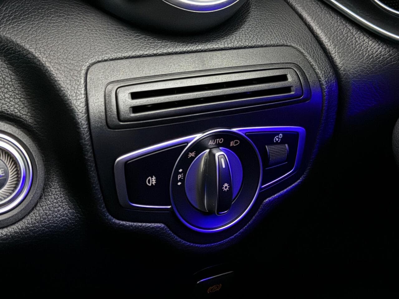 Mercedes-Benz GLC thumbnail Misc Controls