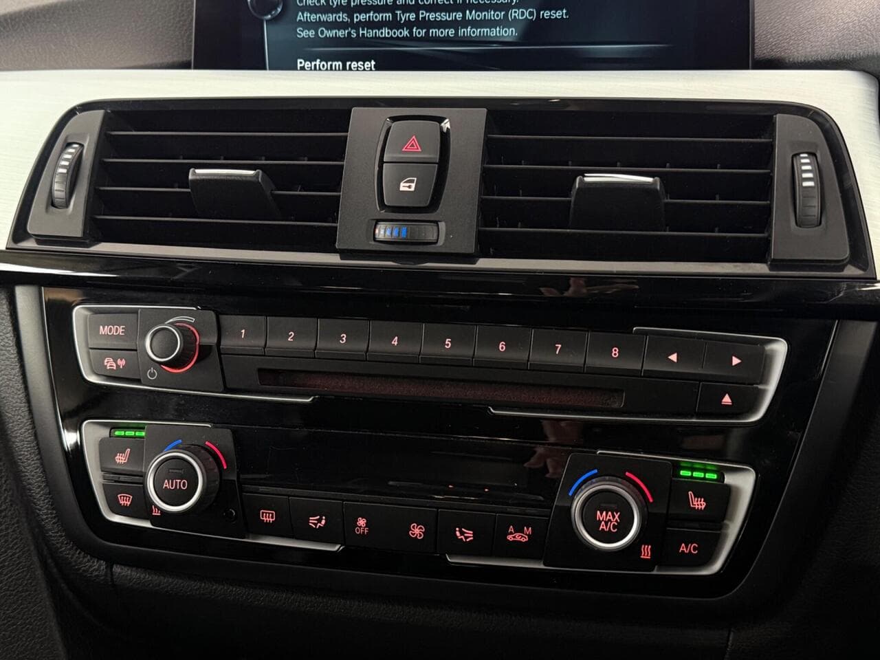 BMW 4 Series thumbnail Infotainment System