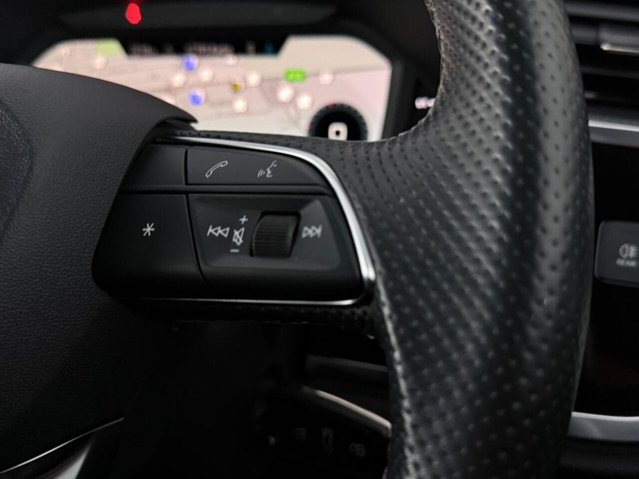 Audi Q3 thumbnail Misc Controls