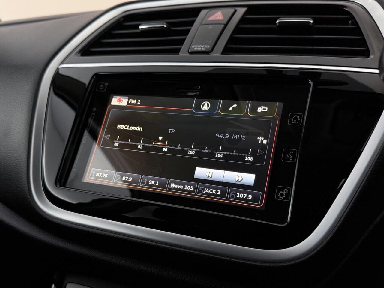 Suzuki SX4 S-Cross thumbnail Infotainment System