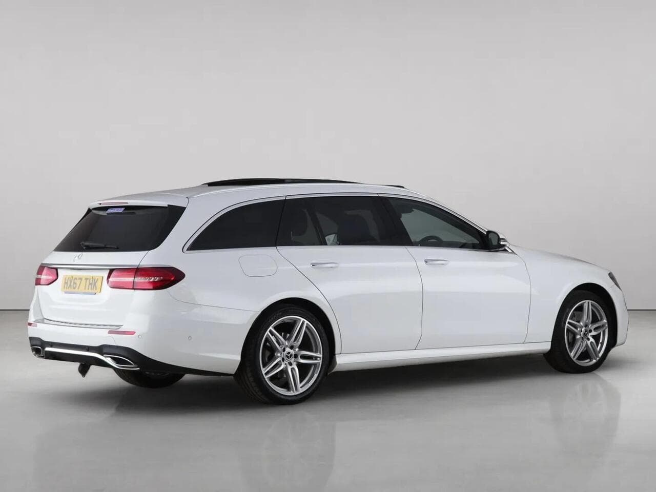 Mercedes-Benz E Class thumbnail Rear Right