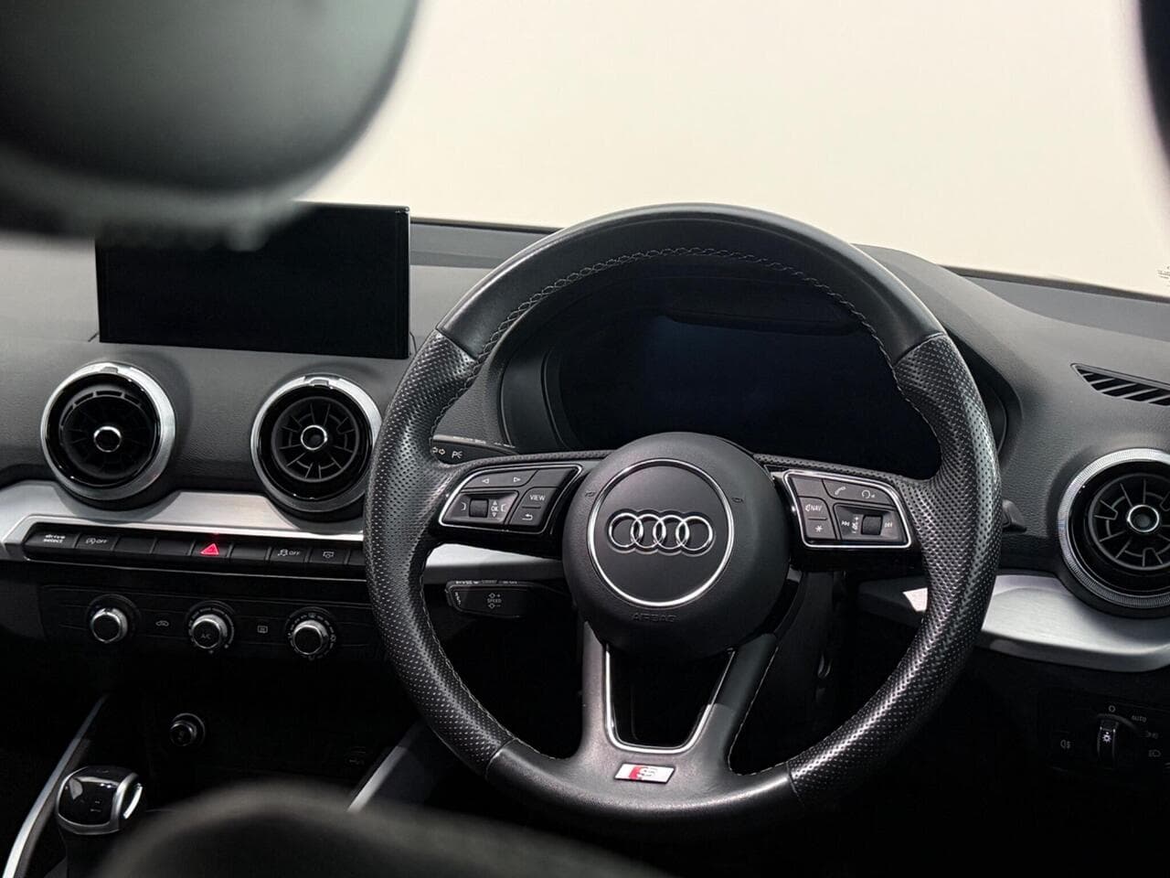 Audi Q2 thumbnail Steering Wheel