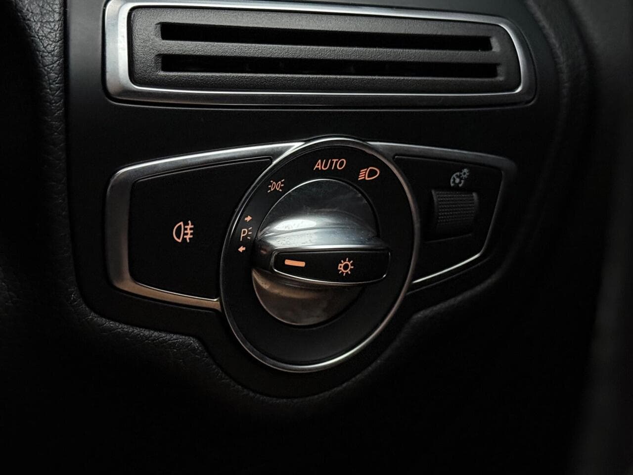 Mercedes-Benz GLC thumbnail Misc Controls
