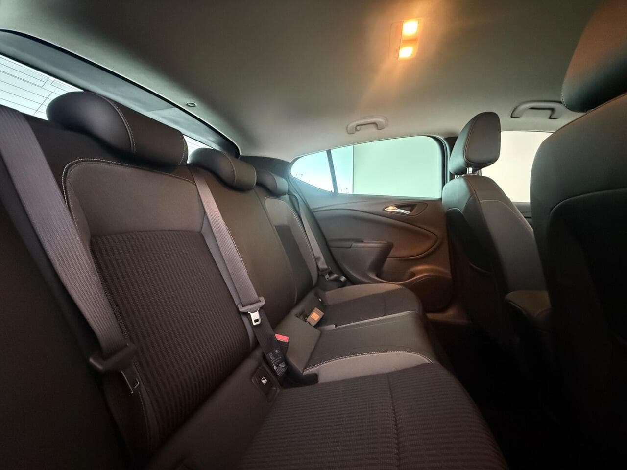 Vauxhall Astra thumbnail Seats Rear