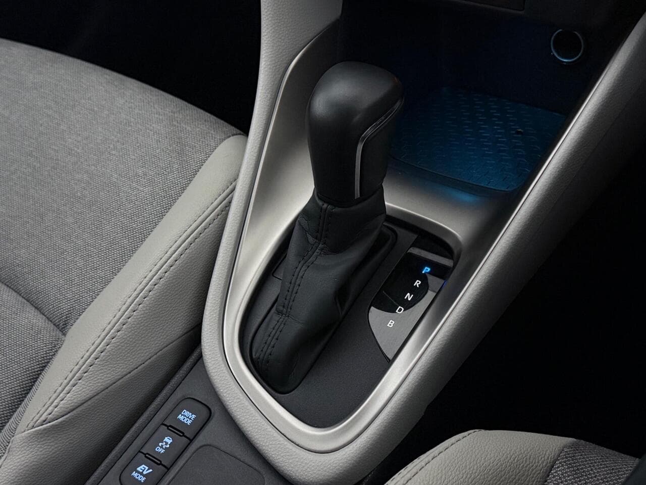 Toyota Yaris thumbnail Interior Front