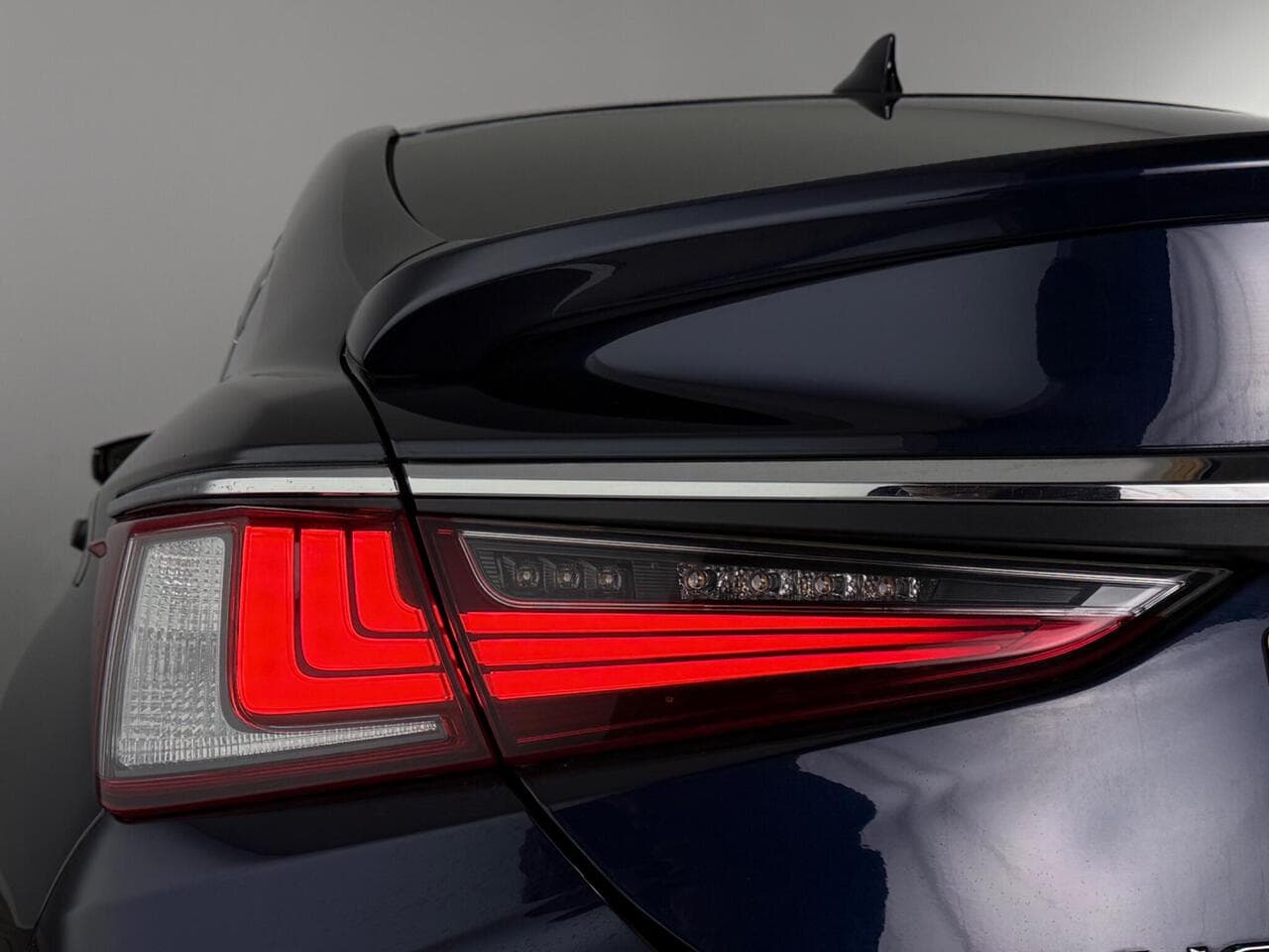 Lexus ES thumbnail Lights Rear