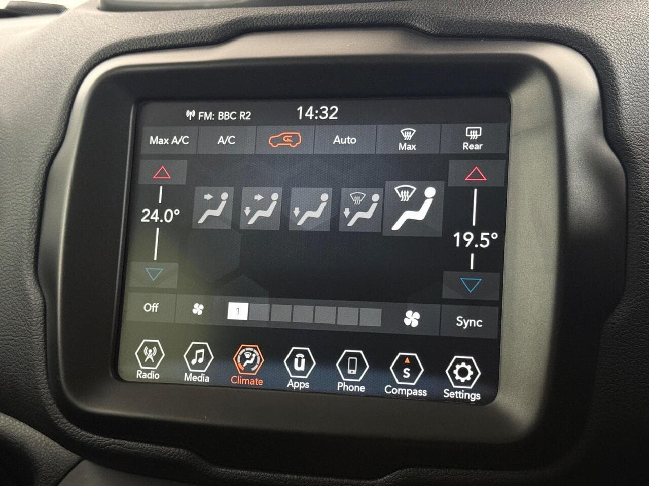 Jeep Renegade thumbnail Infotainment System