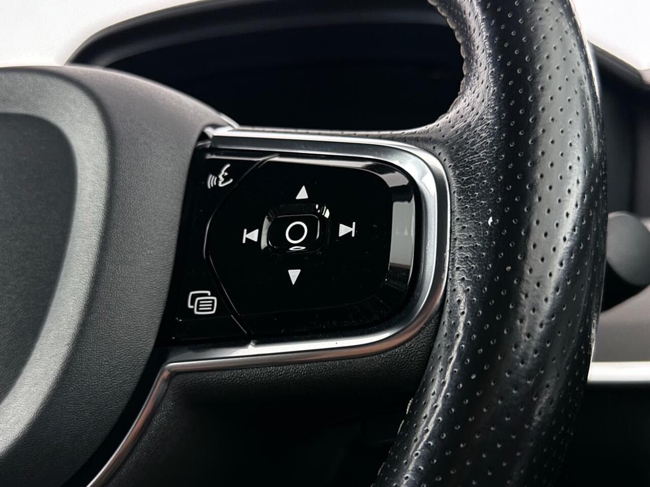 Volvo S90 thumbnail Misc Controls