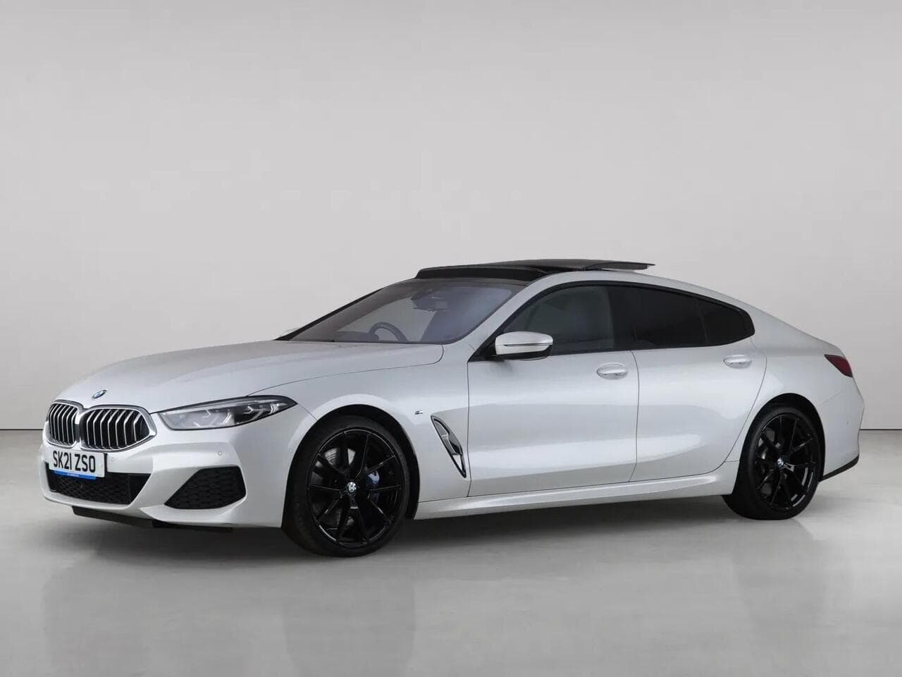BMW 8 Series Gran Coupe thumbnail Front Left