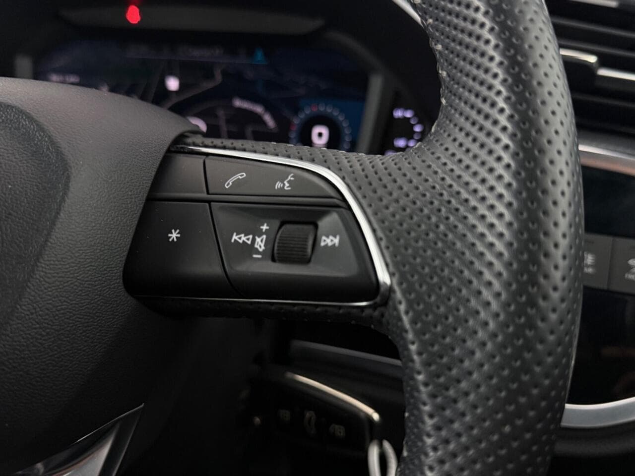 Audi Q3 thumbnail Misc Controls