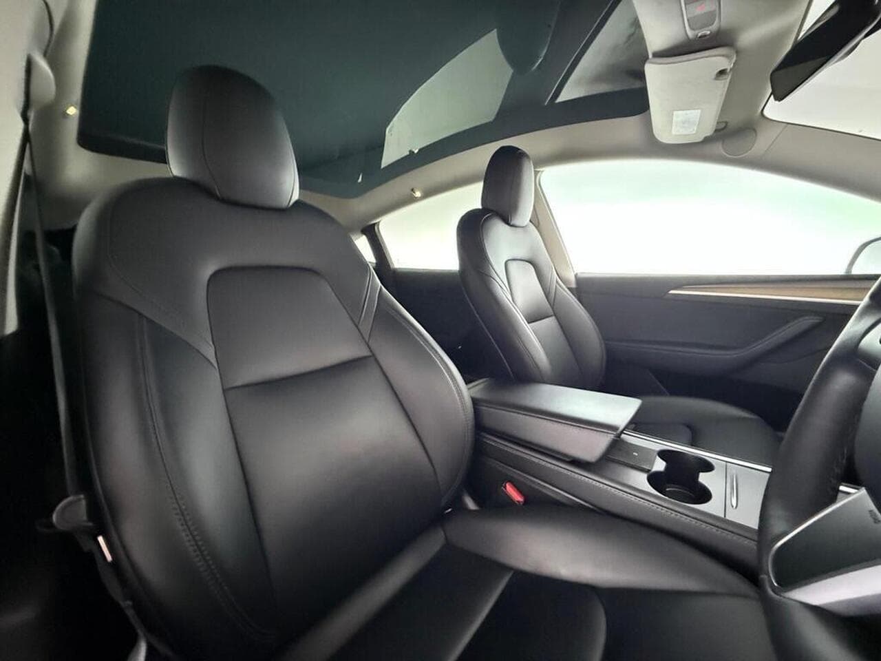 Tesla Model Y thumbnail Seat Driver