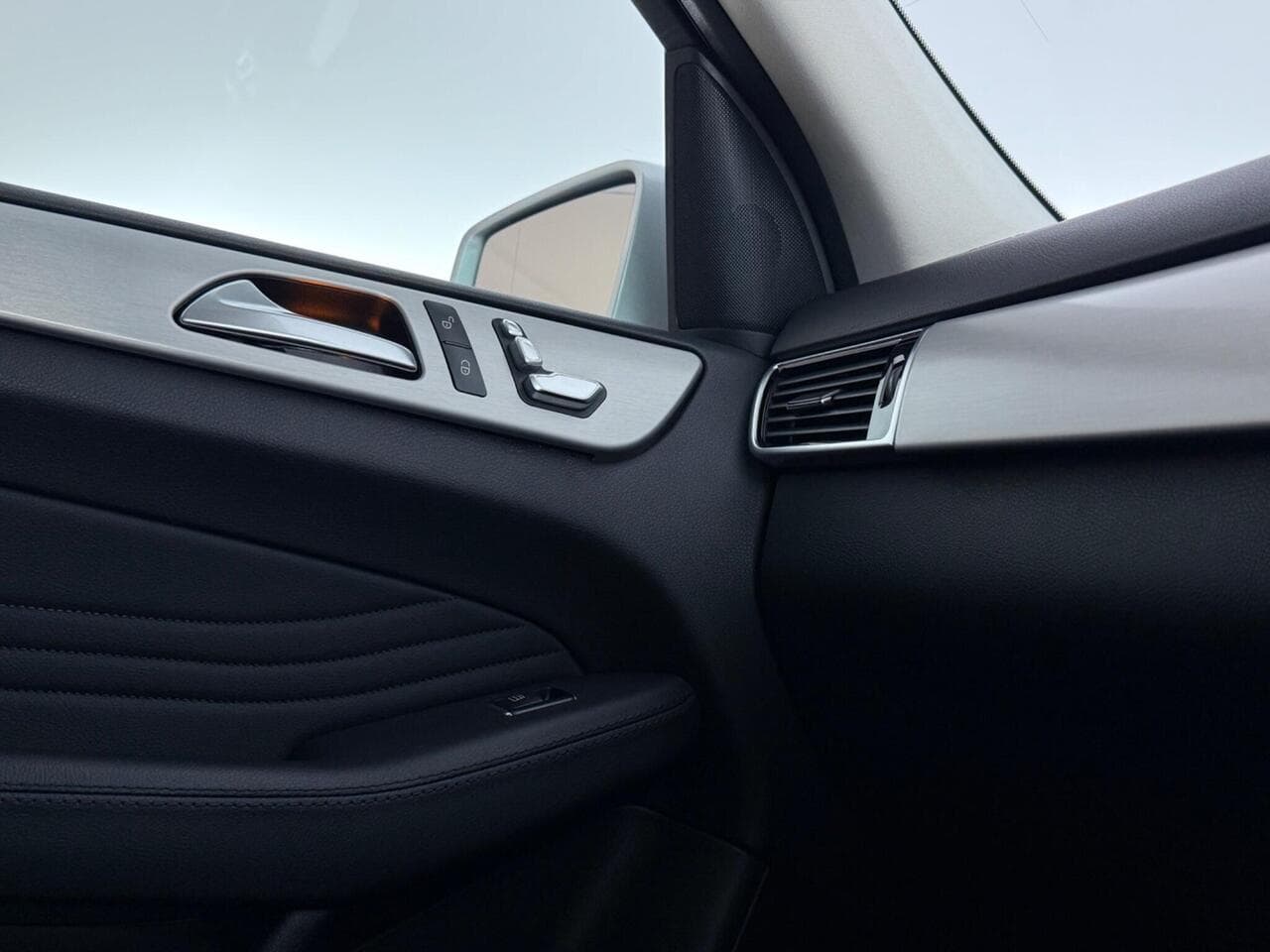 Mercedes-Benz GLE thumbnail Inconclusive