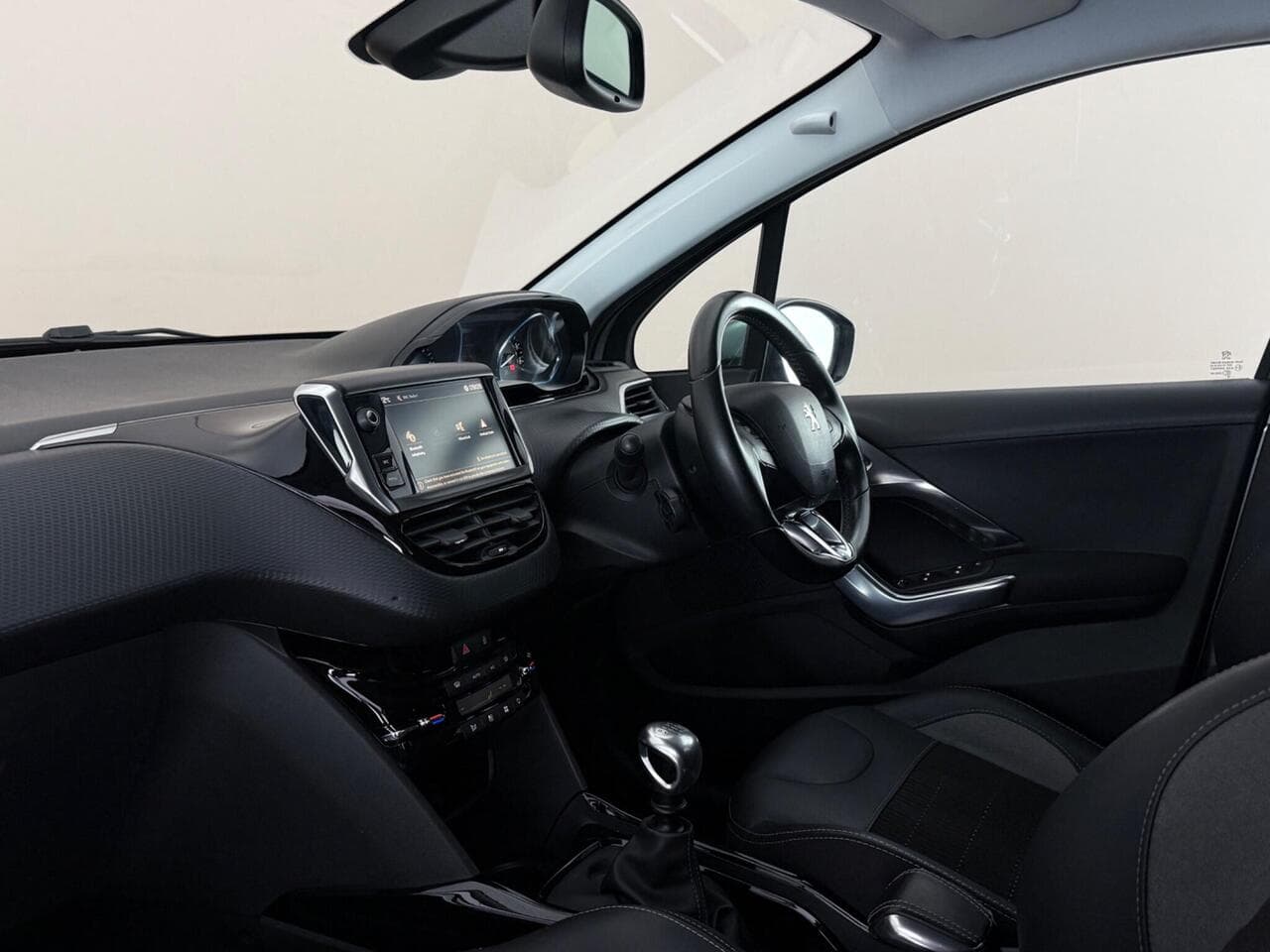 Peugeot 2008 thumbnail Interior Front