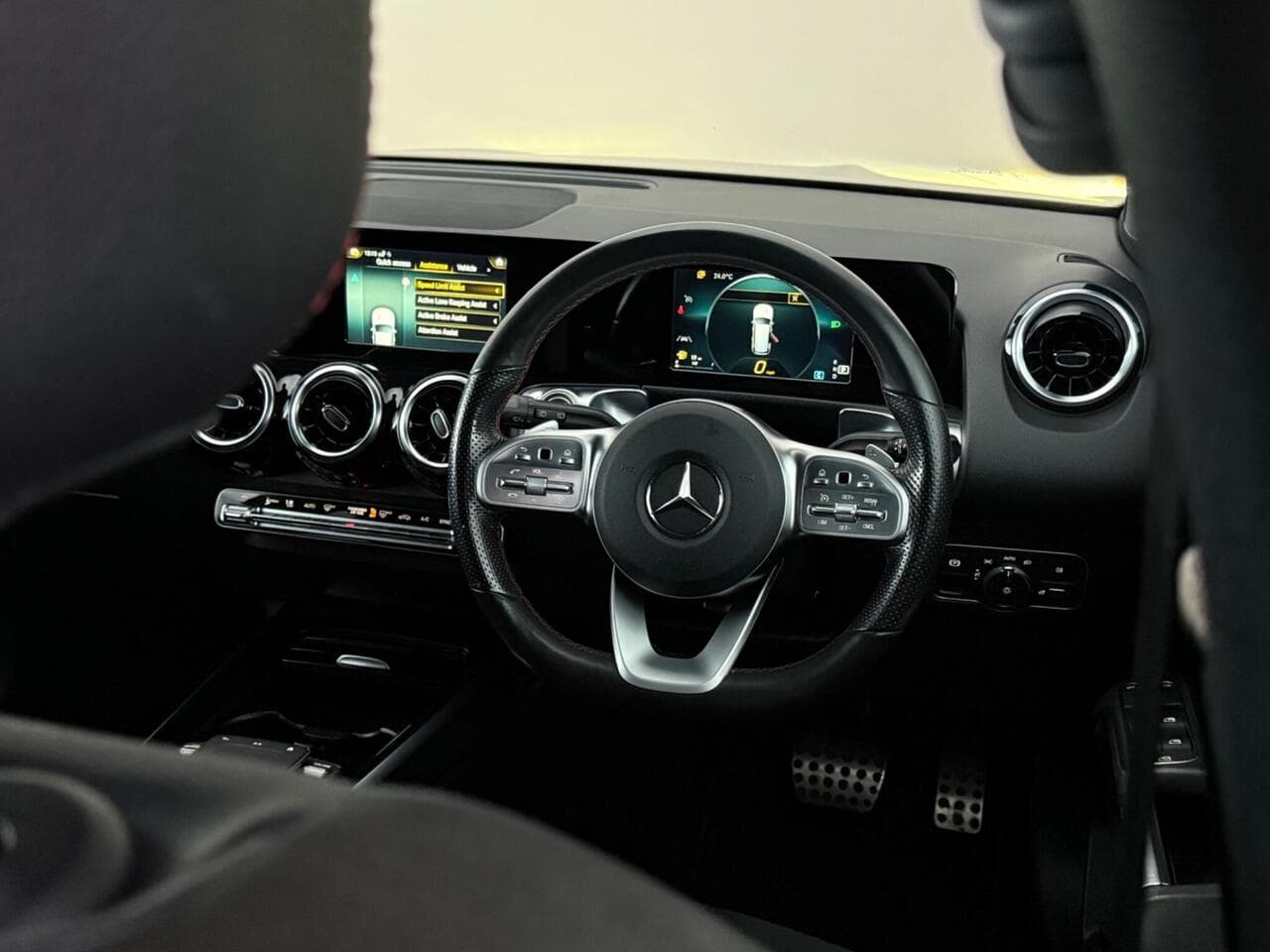 Mercedes-Benz GLB thumbnail Steering Wheel