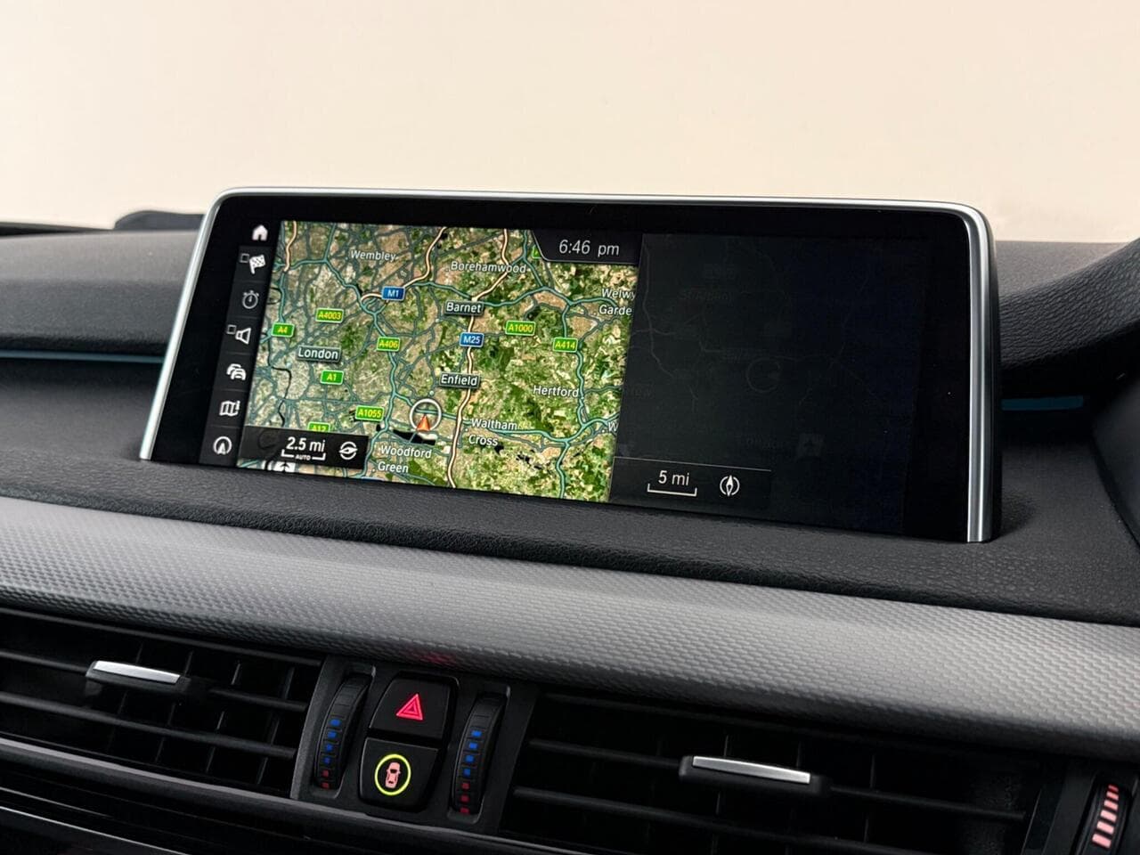 BMW X5 thumbnail Infotainment System