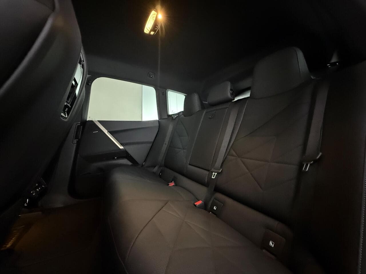 BMW iX thumbnail Seats Rear