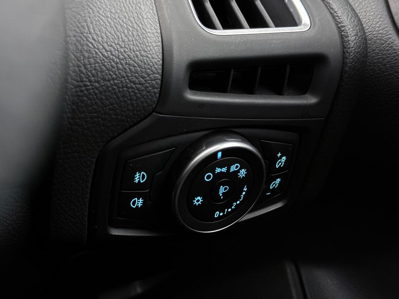 Ford Focus thumbnail Misc Controls