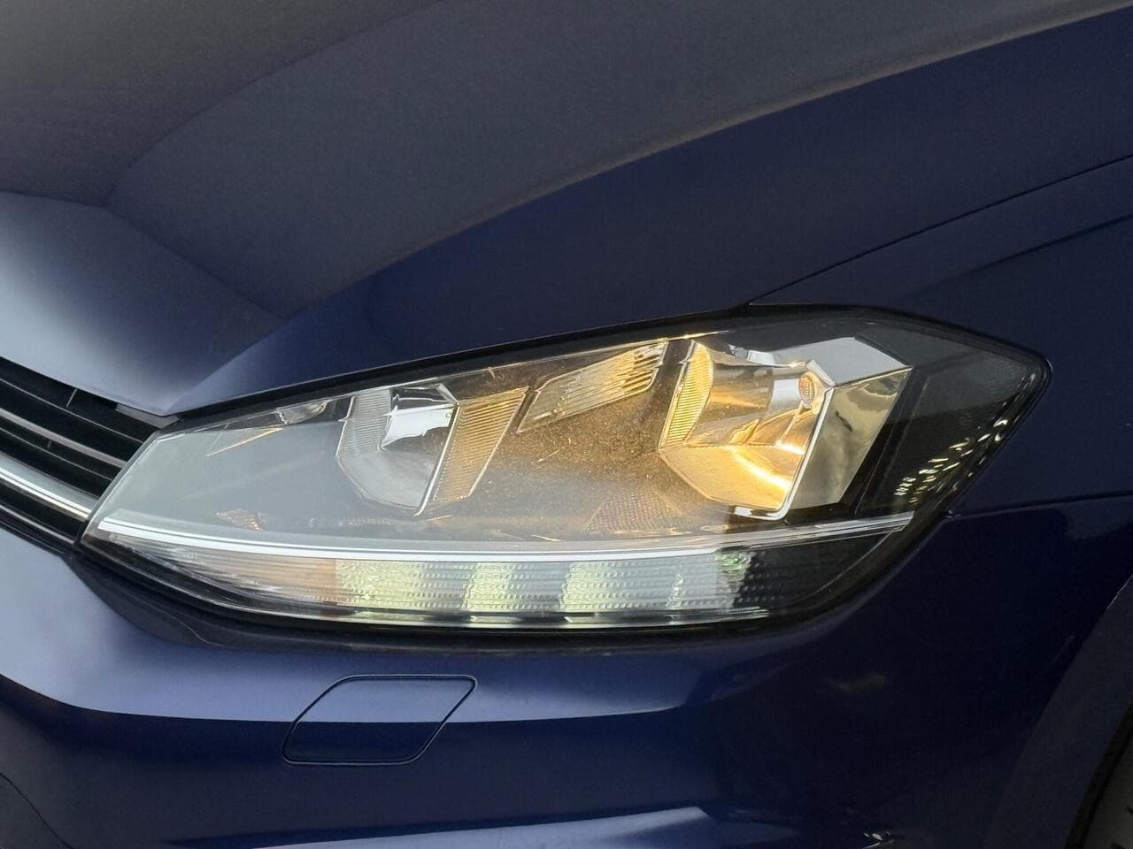 Volkswagen Golf thumbnail Lights Front