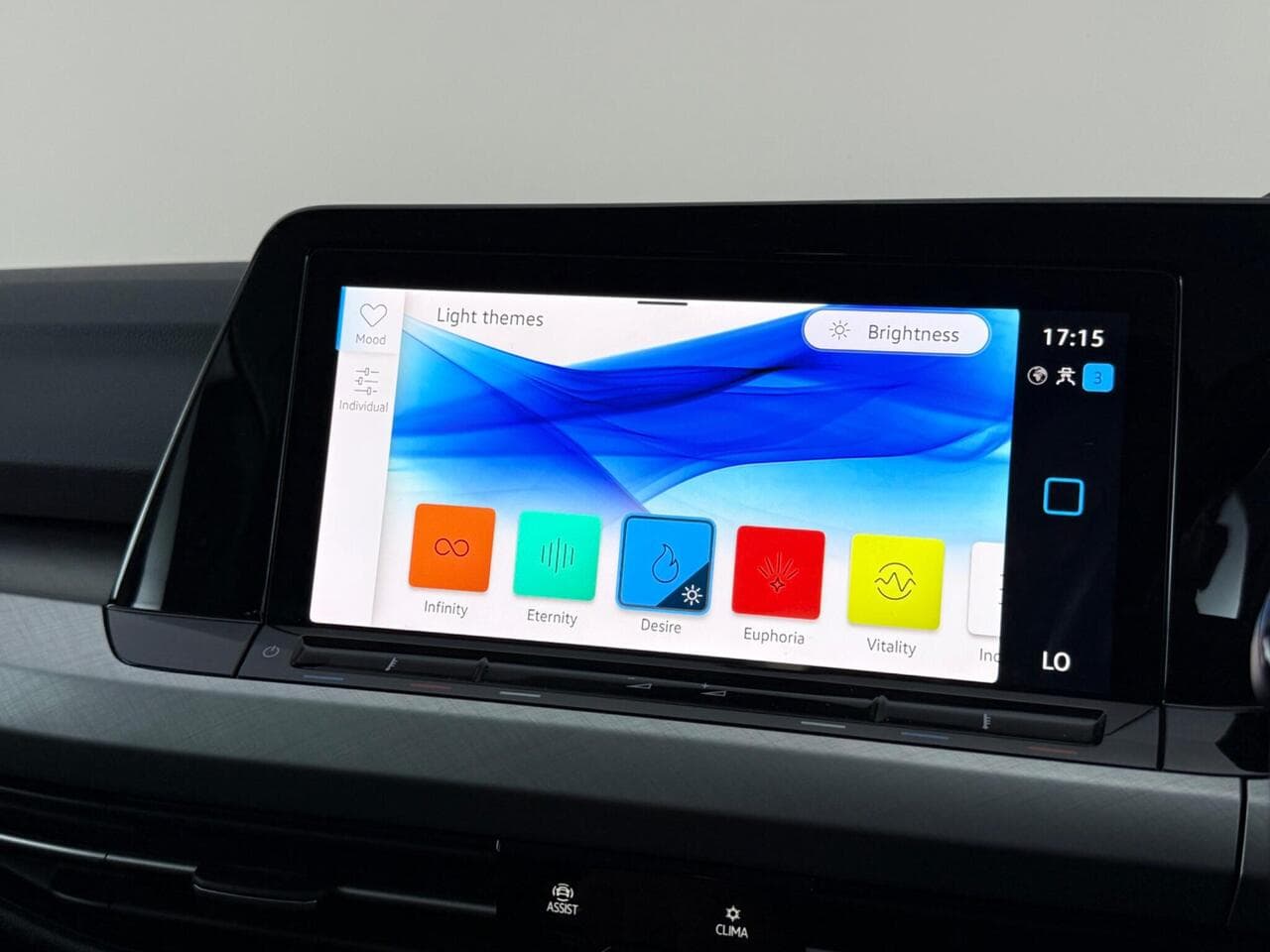 Volkswagen Golf thumbnail Infotainment System