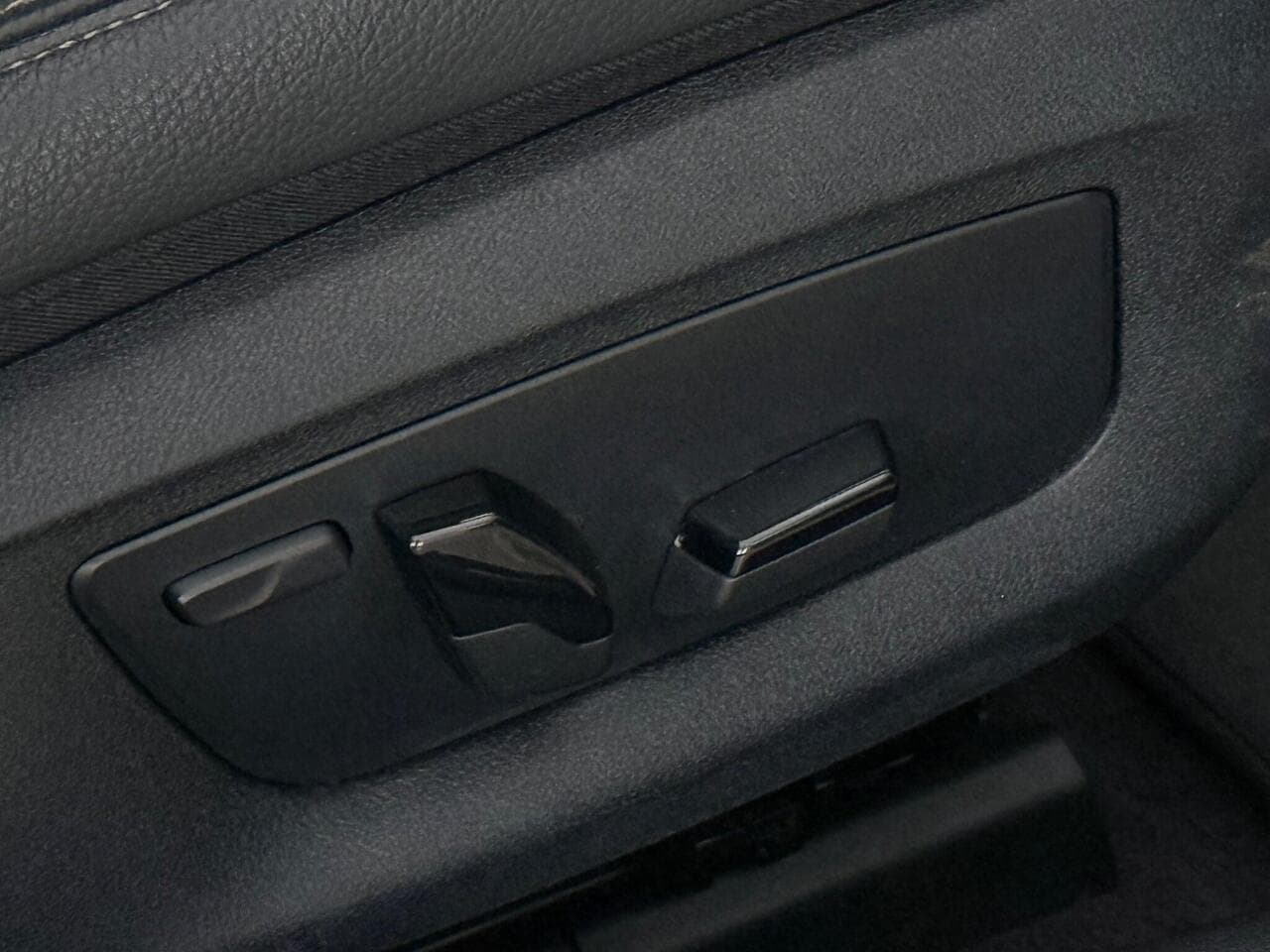 BMW 5 Series thumbnail Misc Controls